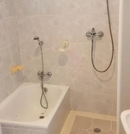 بيت للعطل House With 2 Bedrooms In With Shared Pool Enclosed Garden And Wifi