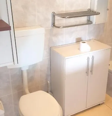 House With 2 Bedrooms In With Shared Pool Enclosed Garden And Wifi *